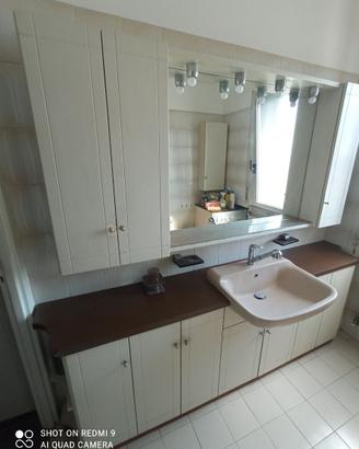 Mobile per il bagno artigianale