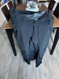 pantaloni antiacqua