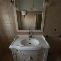 Mobile bagno in legno con lavandino piu specchio