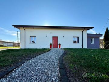 Villa indipendente su unico livello, completame...