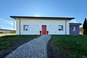 Villa indipendente su unico livello, completame...