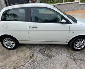 Lancia y