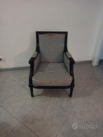 Poltrona classica in legno e tessuto pied-de-poule