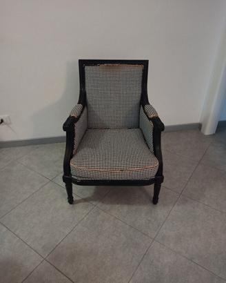 Poltrona classica in legno e tessuto pied-de-poule
