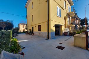 Calcinari bifamiliare giardino taverna garage rist