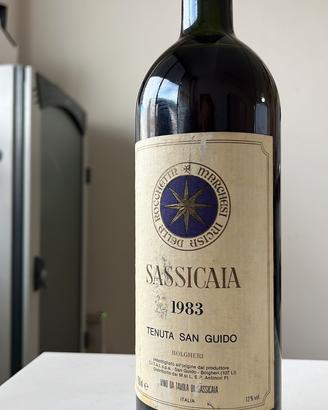 Bottiglia vino Sassicaia 1983