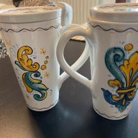 Coppia di tazze con coperchio