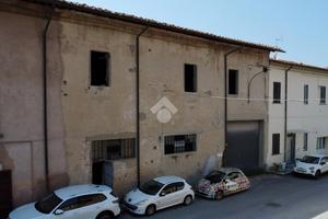 MAGAZZINO A VECCHIANO