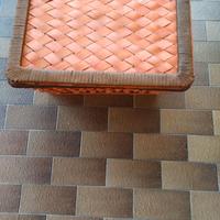 cesta in legno intrecciato con coperchio