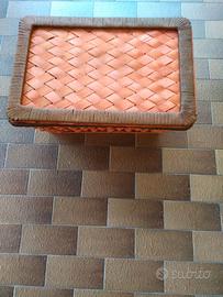 cesta in legno intrecciato con coperchio