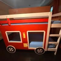 Letto a castello -camion dei pompieri