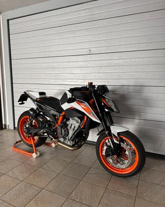 Duke 890r