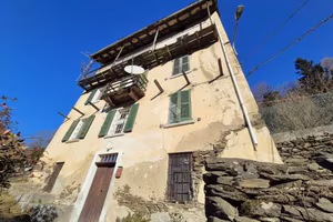 CASA INDIPENDENTE A INTROZZO