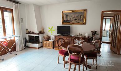 Appartamento 5 vani con bagni e garage collegato