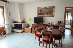 Appartamento 5 vani con bagni e garage collegato