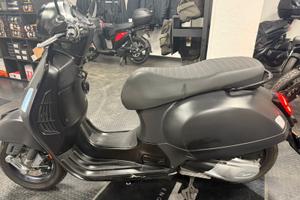 Piaggio Vespa 300 GTS hpe - 2023