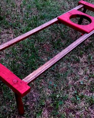 Antico girello in legno per bimbi