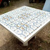 TAVOLO DA PRANZO QUADRATO IN CERAMICA DI VIETRI