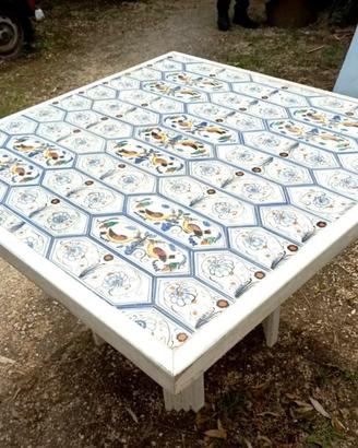 TAVOLO DA PRANZO QUADRATO IN CERAMICA DI VIETRI