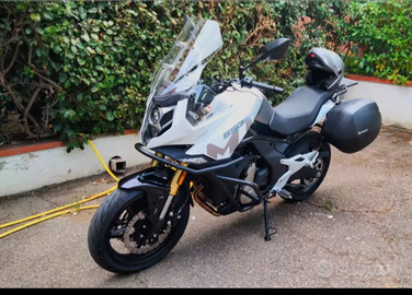 CF Moto 650 MT