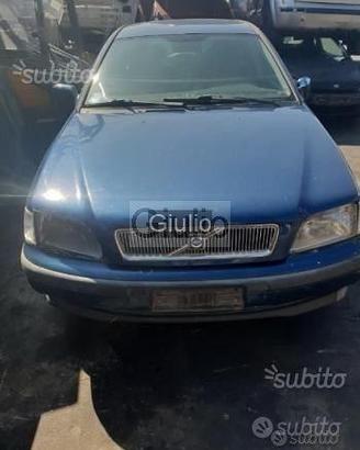 Volvo v 40 anno 2002 ricambi