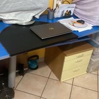 scrivania con doppio piano girevole