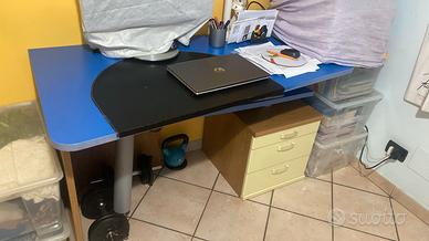 scrivania con doppio piano girevole