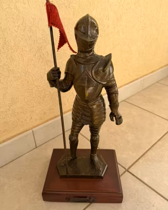 Statua cavaliere medioevale