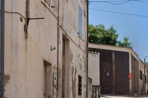 Appartamento con ingresso indipendente + locale