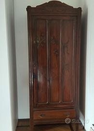 Armadio d'epoca in legno