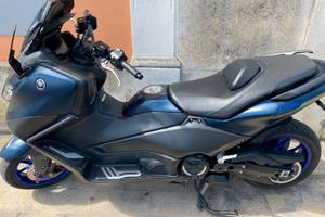 Yamaha tmax 560