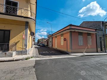 Casa singola con grande garage a Belpasso