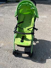 Passeggino leggero verde pali