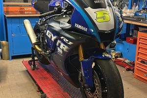 Yamaha R1 2022