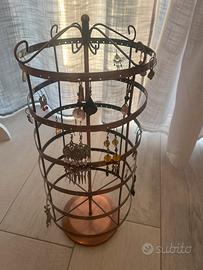 Elegante porta orecchini in metallo