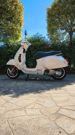 Vespa 300 GTS Super