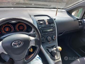 toyota auris prezzo trattabile 