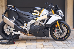 Aprilia tuono v4 1100 factory