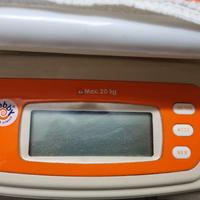 bilancia pesa neonato