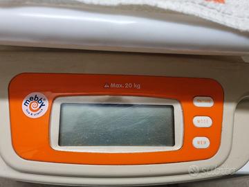 bilancia pesa neonato