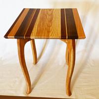 Coppia di tavolini in legno massello