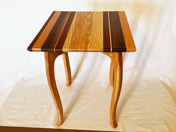 Coppia di tavolini in legno massello