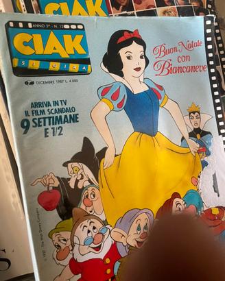 Baule in legno con un centinaio di riviste Ciak