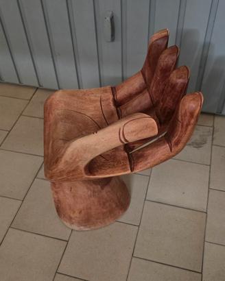 sedia legno a forma mano