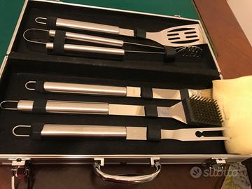 Set 5 pezzi Utensili per barbecue in valigetta
