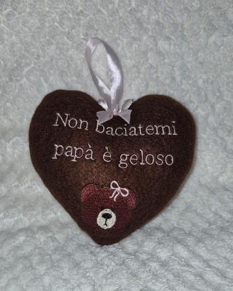 Cuore con frase ricamata 