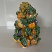 Piramide di frutta in ceramica smaltata