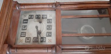 Orologio a pendolo antico