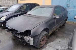 Mercedes Classe C - CLC - Sport CoupÃ? Demolita