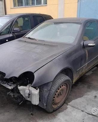 Mercedes Classe C - CLC - Sport CoupÃ? Demolita